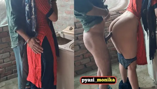 büyüleyici Hintli hizmetçisinin daracık götünü beceriyor