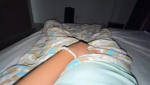 Okula gitmeden önce mastürbasyon yapmayı seviyorum